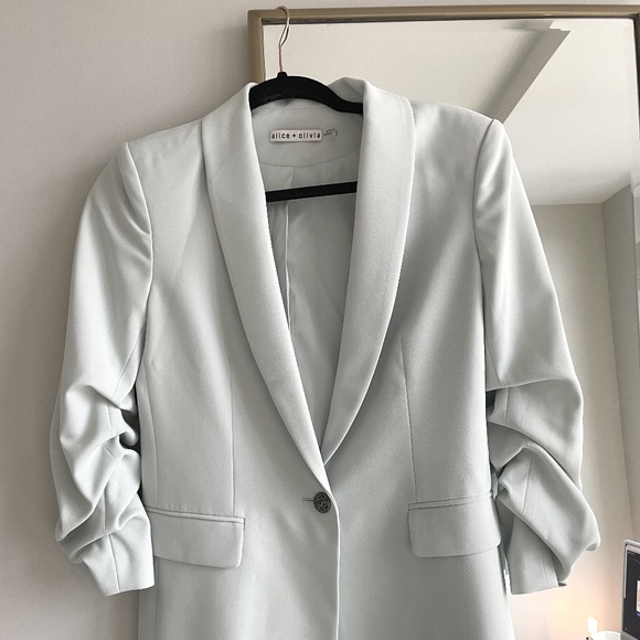 Alice and Olivia Light Blue Blazer Never Worn Size 2 - Picture 1 of 5